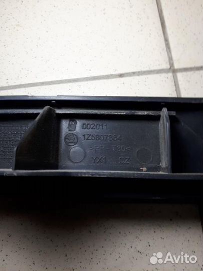 Направляющая заднего бампера правая Skoda Octavia