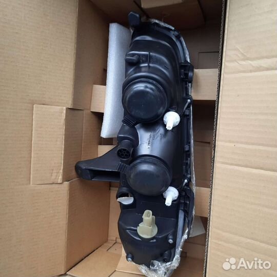 Правая фара Opel Omega B дорест