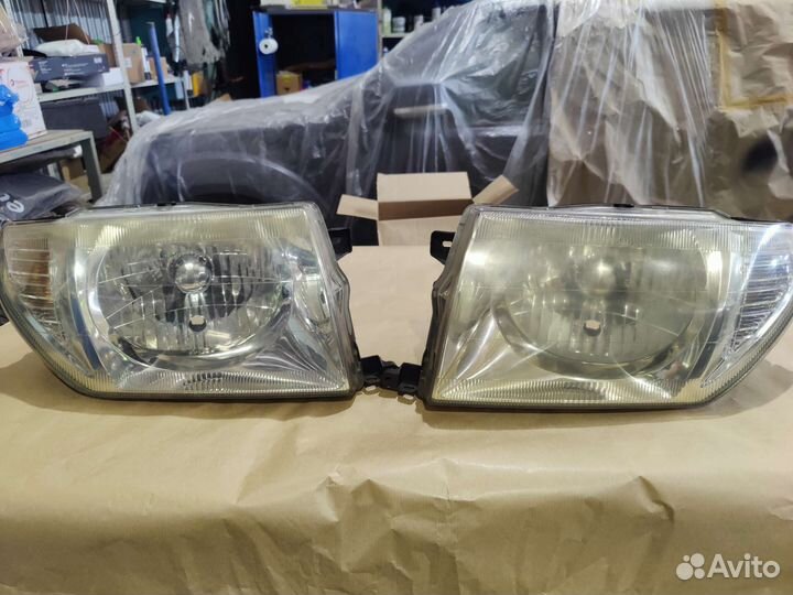 Фары Mitsubishi pajero pinin
