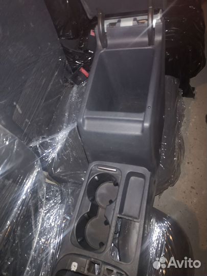 Вставка центрального подлокотника Volkswagen Tiguan