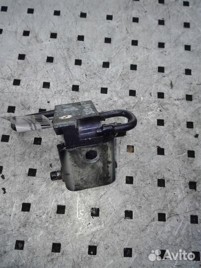 Петля двери передней Volkswagen Eos