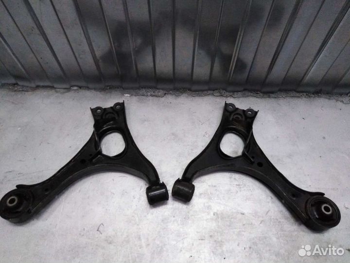 Передний рычаг Honda Civic 4D 8 2006-2012