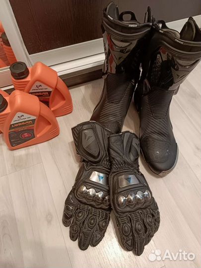 Комплект dainese ботинки и перчатки