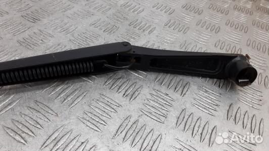 Щеткодержатель лобового стекла jeep grand cherokee