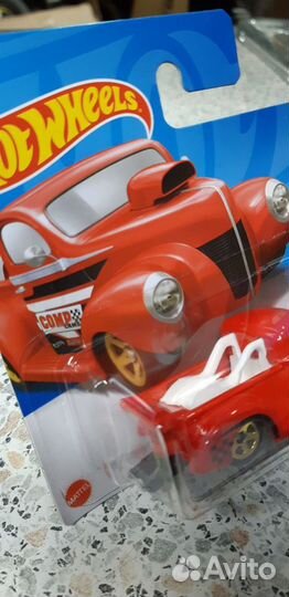 Модель Hot Wheels 40 Ford Pickup красный