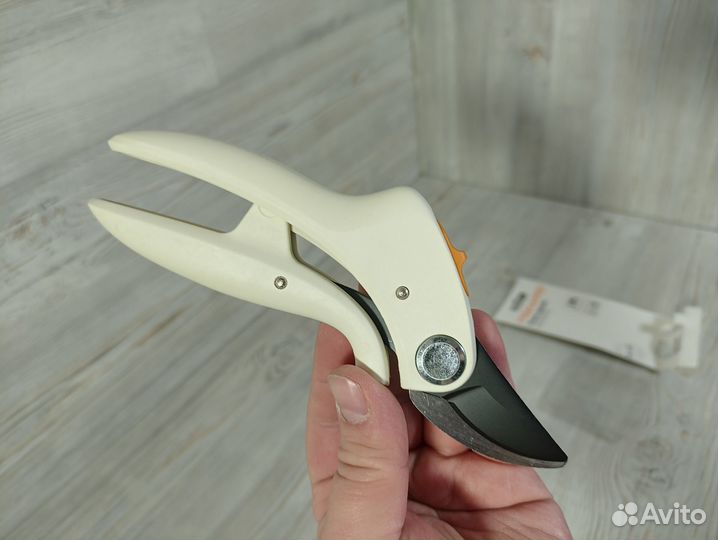 Плоскостной секатор Fiskars PowerLever P57 1026916