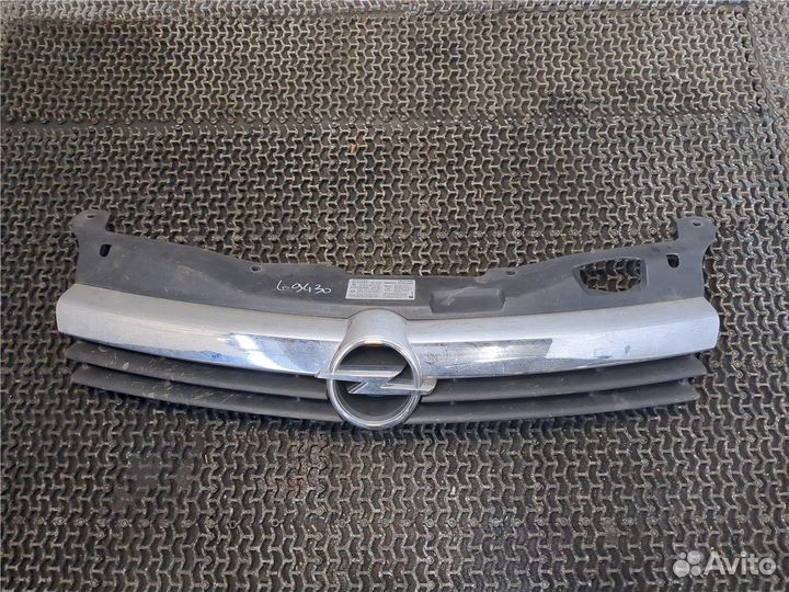 Решетка радиатора Opel Astra H, 2005