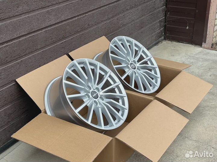 Диски R18 8j 5x114,3 ET40 OEM124 FS