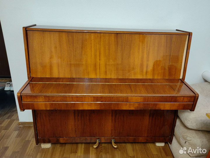 Продам Фортепиано Ласточка