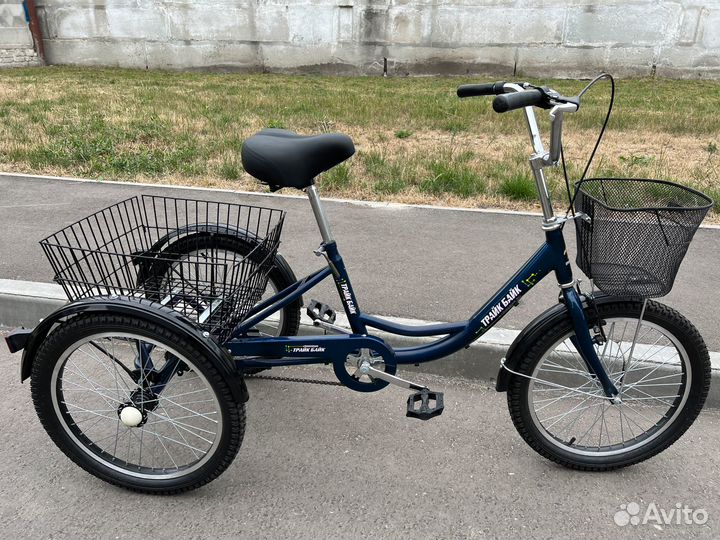 Трехколесный велосипед с вместительными корзинами