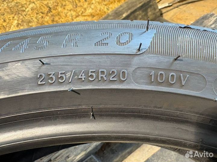 Michelin Primacy 4 235/45 R20