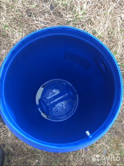 Бочки чистые пластиковые и металл бочки 200л