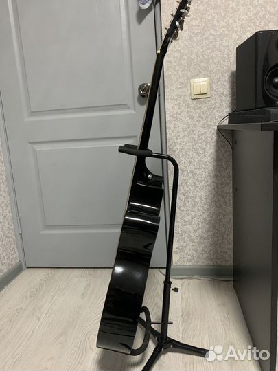 Акустическая гитара