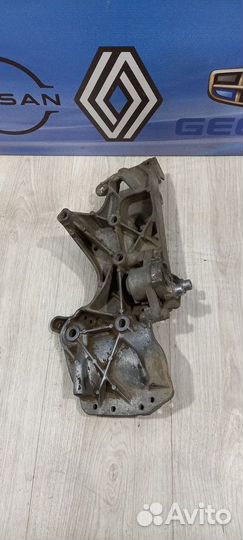 Кронштейн площадка крепление генератора renault lo