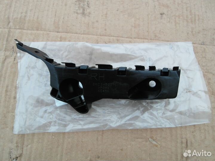 Кронштейн переднего бампера правый Mazda 3 BM BN