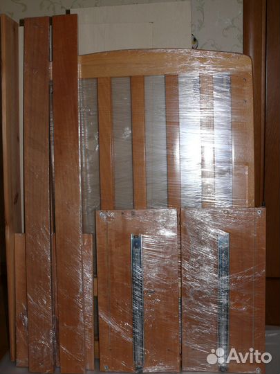 Детская кроватка с маятником