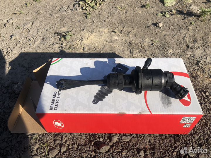 Рабочий цилиндр сцепления k9k