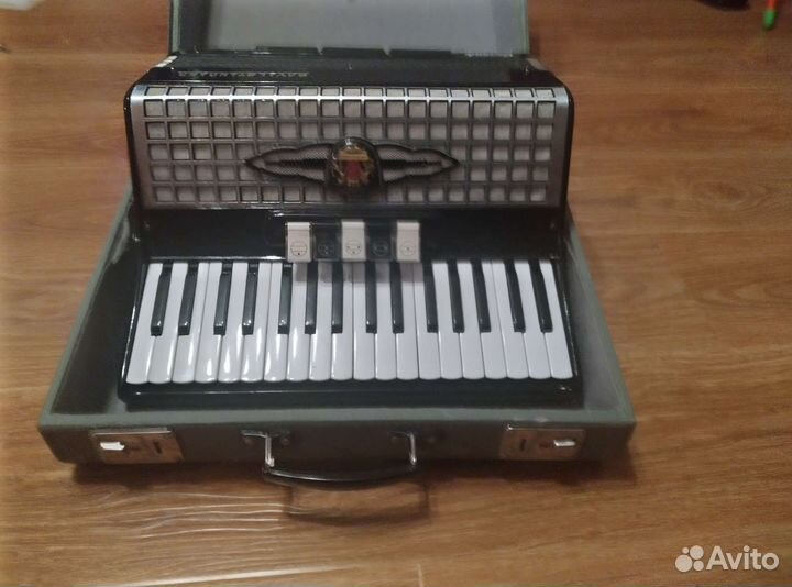 Продам аккордион Royal Standart Capella 3/4