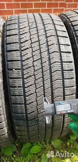Bridgestone Blizzak Ice 255/35 R19