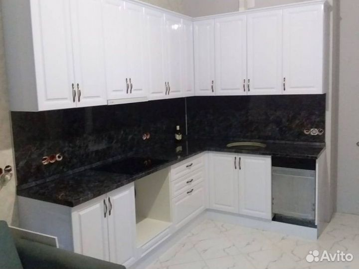 Кухня с антресолями артикул 87640