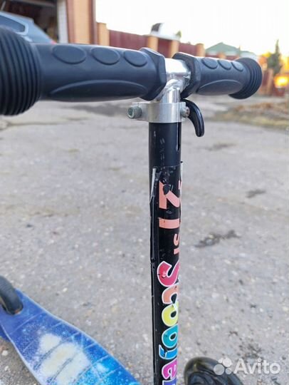 Самокат трехколесный со светящимися колесами