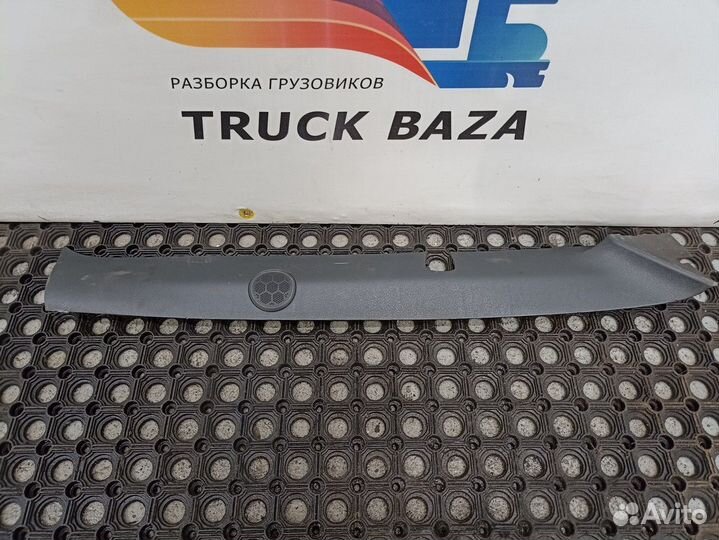 Накладка стойки правой