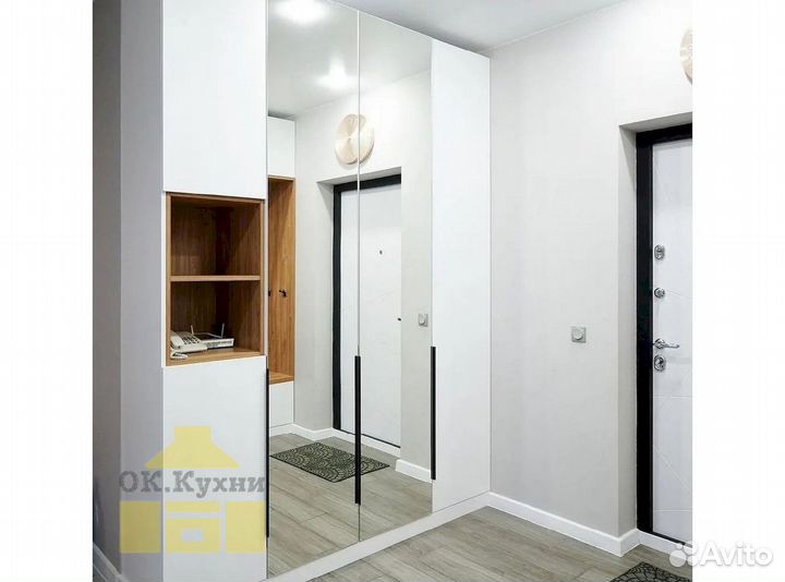 Зеркальный шкаф