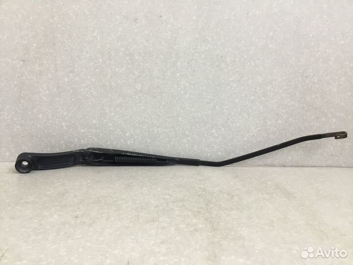 Поводок стеклоочистителя передний правый Kia Cerat
