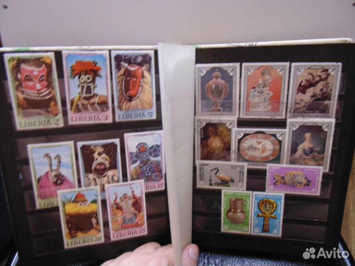 Альбом с марками. Искусство. 34