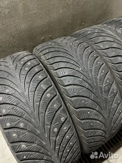 Sava Eskimo Stud 215/55 R17