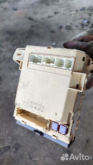 Блок предохранителей на Тойота Камри 40. 06-12