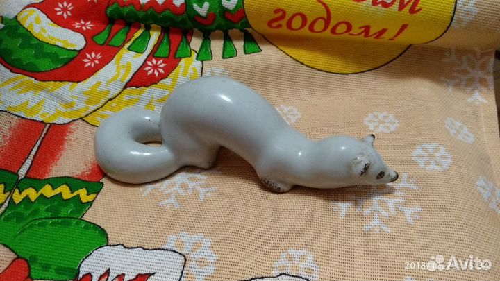 Продам антиквариат фарфоровую фигурку 50-60-х г