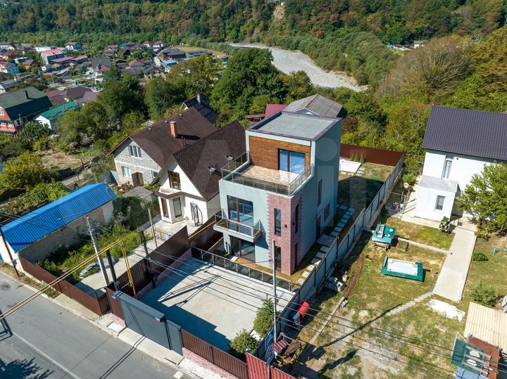 Коттедж 180 м² на участке 4 сот.