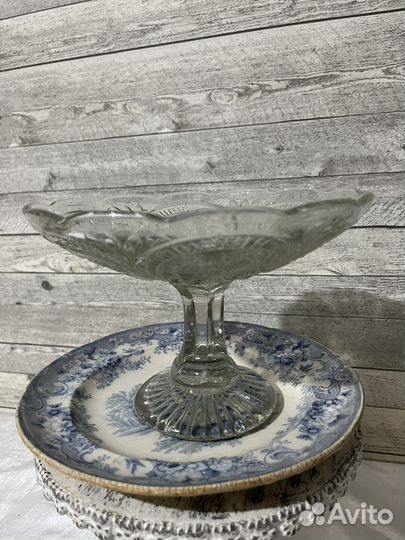 Ваза для фруктов на ножке