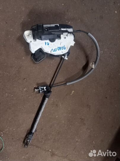 Передний левый замок двери Volkswagen Polo 5