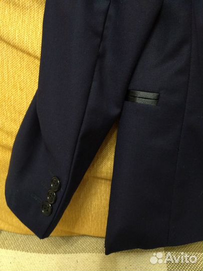 Костюм брючный (р.110) + бабочка в подарок