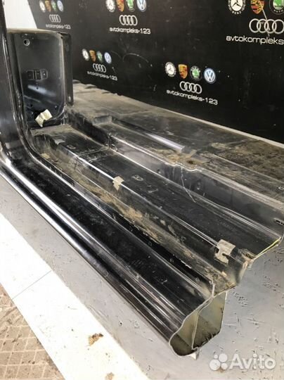 Центральная стойка кузова правая Mercedes-Benz