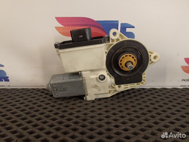 Моторчик стеклоподъемника правый