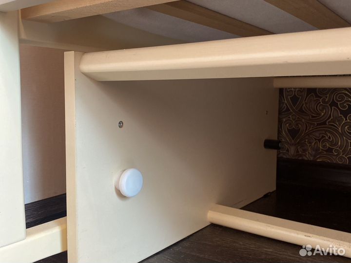 Детская кроватка с маятником