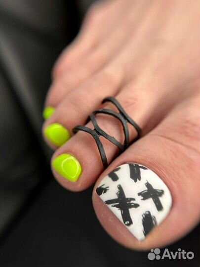 Маникюр и педикюр