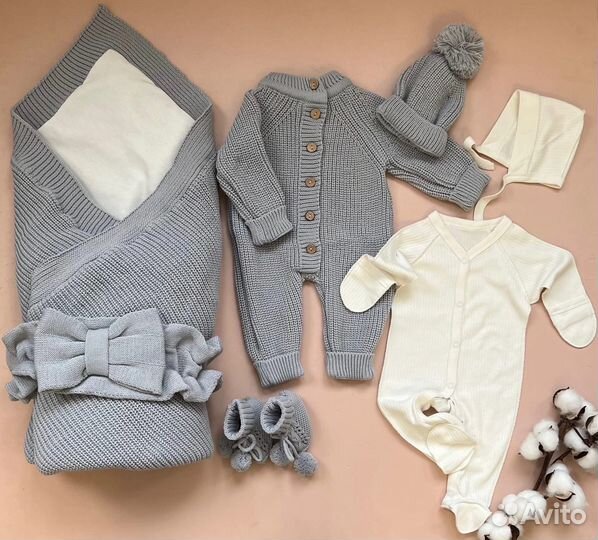 Вязаный комплект на выписку новый