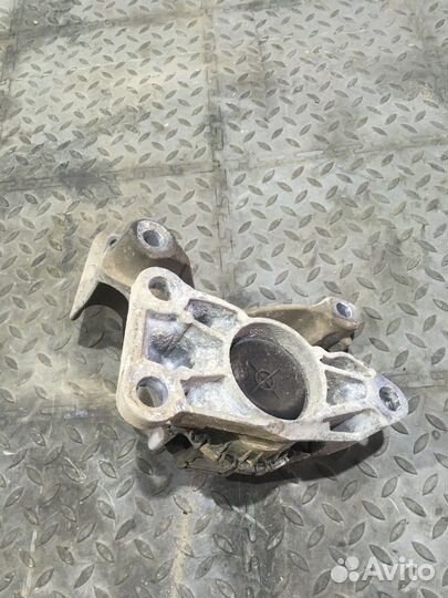 Опора двигателя правая