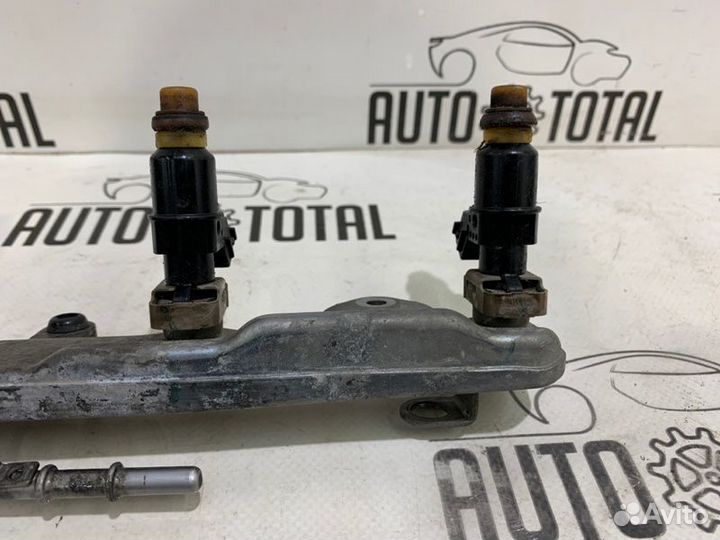 Топливная рампа с форсунками Honda Civic 4D R18A2