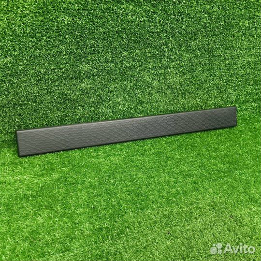 Накладка внутренняя на порог передняя левая