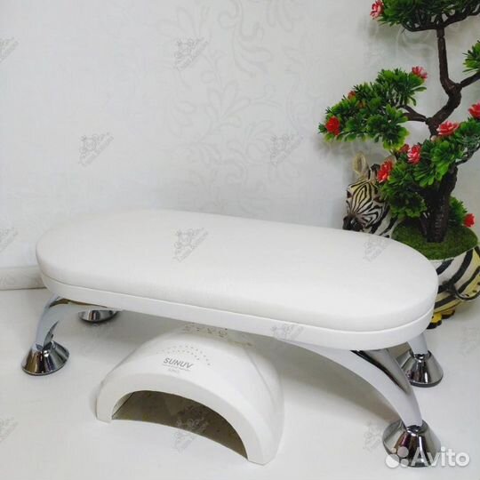 Подставки для маникюра на хромированных ножках