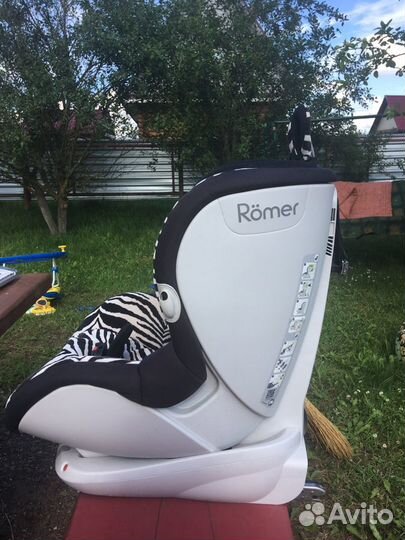 Автомобильное кресло