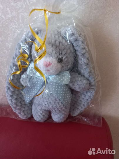 Заяц ручной работы вязанный