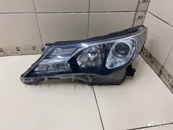 Фара передняя левая Toyota RAV4