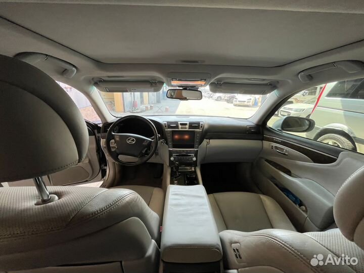Lexus LS, 2010