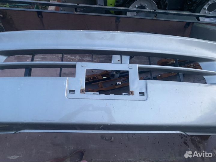 Продам бампера на Тойоту Grand Hiace